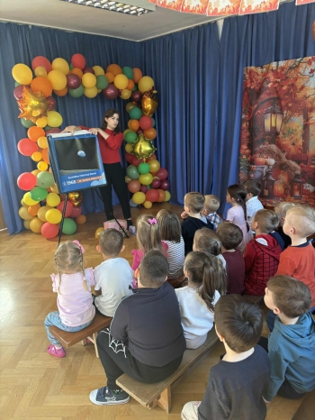 ee382cc9-3ab3-452a-a686-6a7e70dcc673