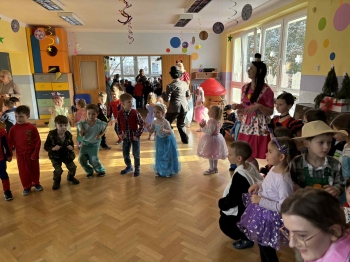 57aa2758-9a34-456c-8333-7628e18f15bb