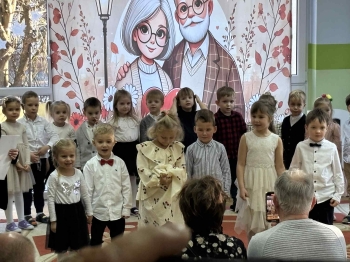 bbf00916-aa98-43c4-8e8a-258c53e2da5c