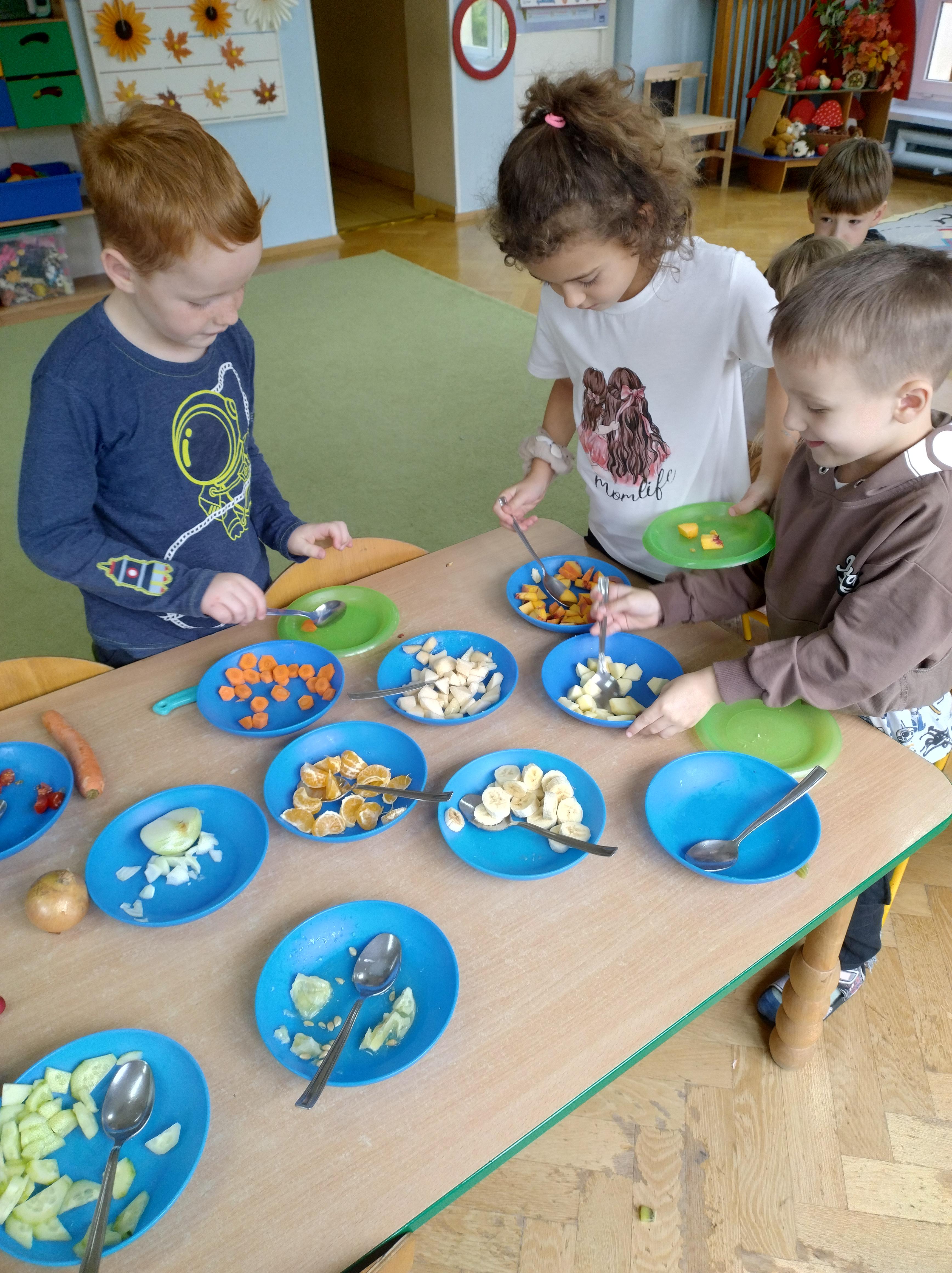 ''Sensoryczny Kogel-Mogel'' - projekt edukacyjny- ''Dzień Owoców i Warzyw'' 